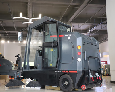 駕駛式掃地機 駕駛式掃地機