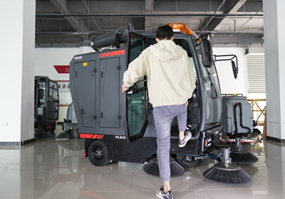駕駛式掃地機(jī) 駕駛式掃地機(jī)